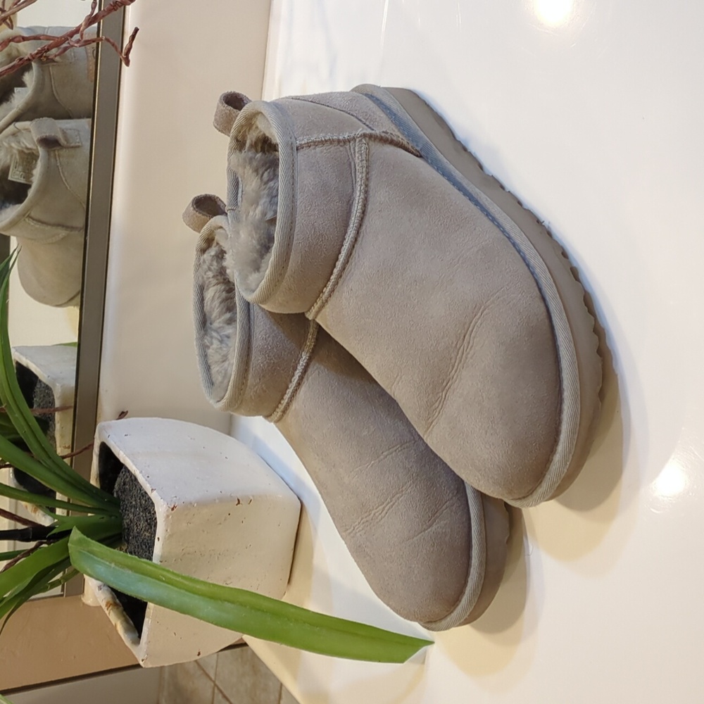 UGG size 9 boots